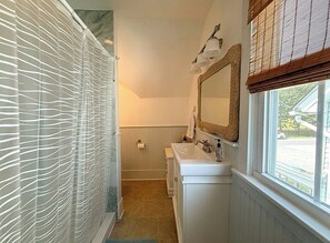 Shower, hair dryer, towels, soap - Shell Yeah! Cape Charles Family-Friendly Retreat Walkable to Town & Beach (Cape Charles)