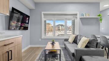 TV connectée, jeux vidéo, livres