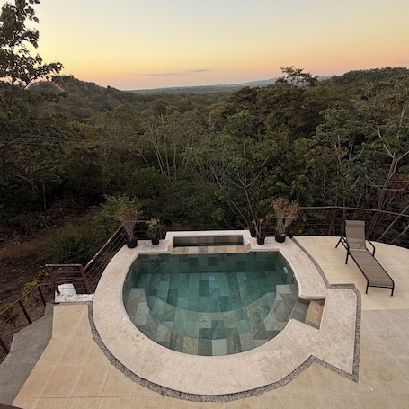 プール. Jungle Paradise with pool overlooking ocean views