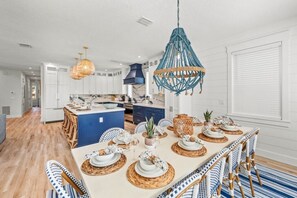 Dining - Stunning Home w/ Pool, Slide & Spa & Rooftop Views! (Sarasota)