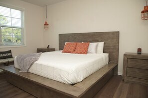 3 bedrooms, iron/ironing board, internet, bed sheets - Modern Home: King Bed, 3 Full Baths, Near Highway (Graham)