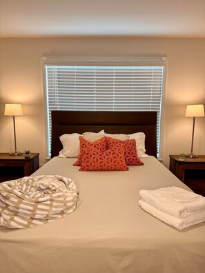 3 bedrooms, iron/ironing board, internet, bed sheets - Spacious Retreat w/ King Suite, 3 Baths + Yard (Graham)