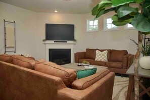 TV, fireplace - Modern Home: King Bed, 3 Full Baths, Near Highway (Graham)