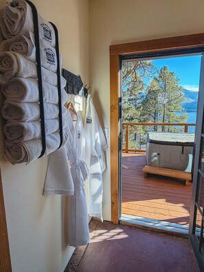 Interior - Lakefront Cabin with Hot Tub and Dog Friendly (Bayfield)