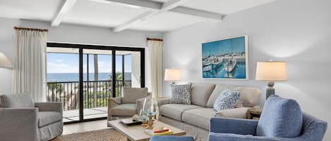 Smart TV, libros, oficina y monitor de computadora