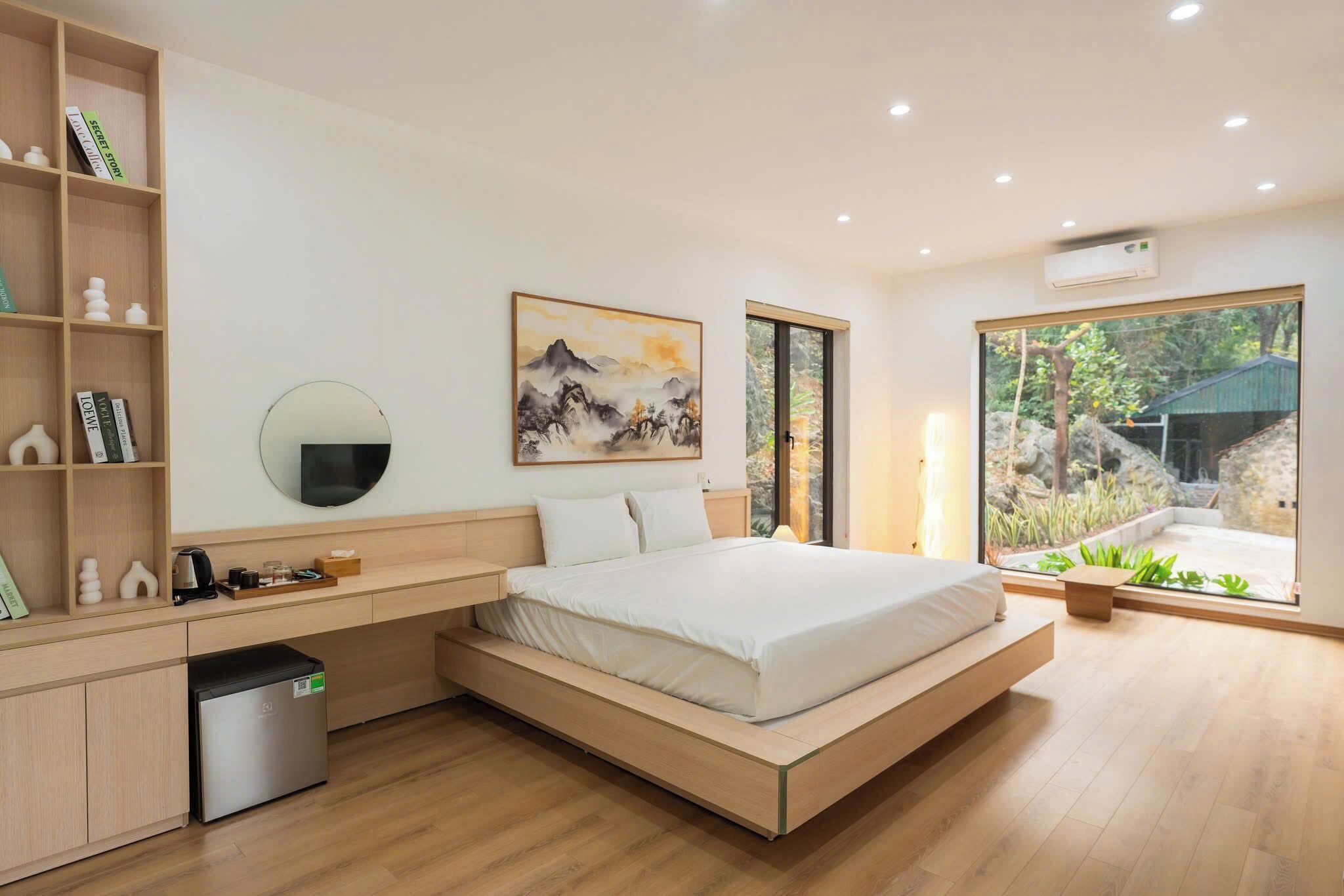 Bureau, espace de travail pour ordinateur portable, Wi-Fi gratuit