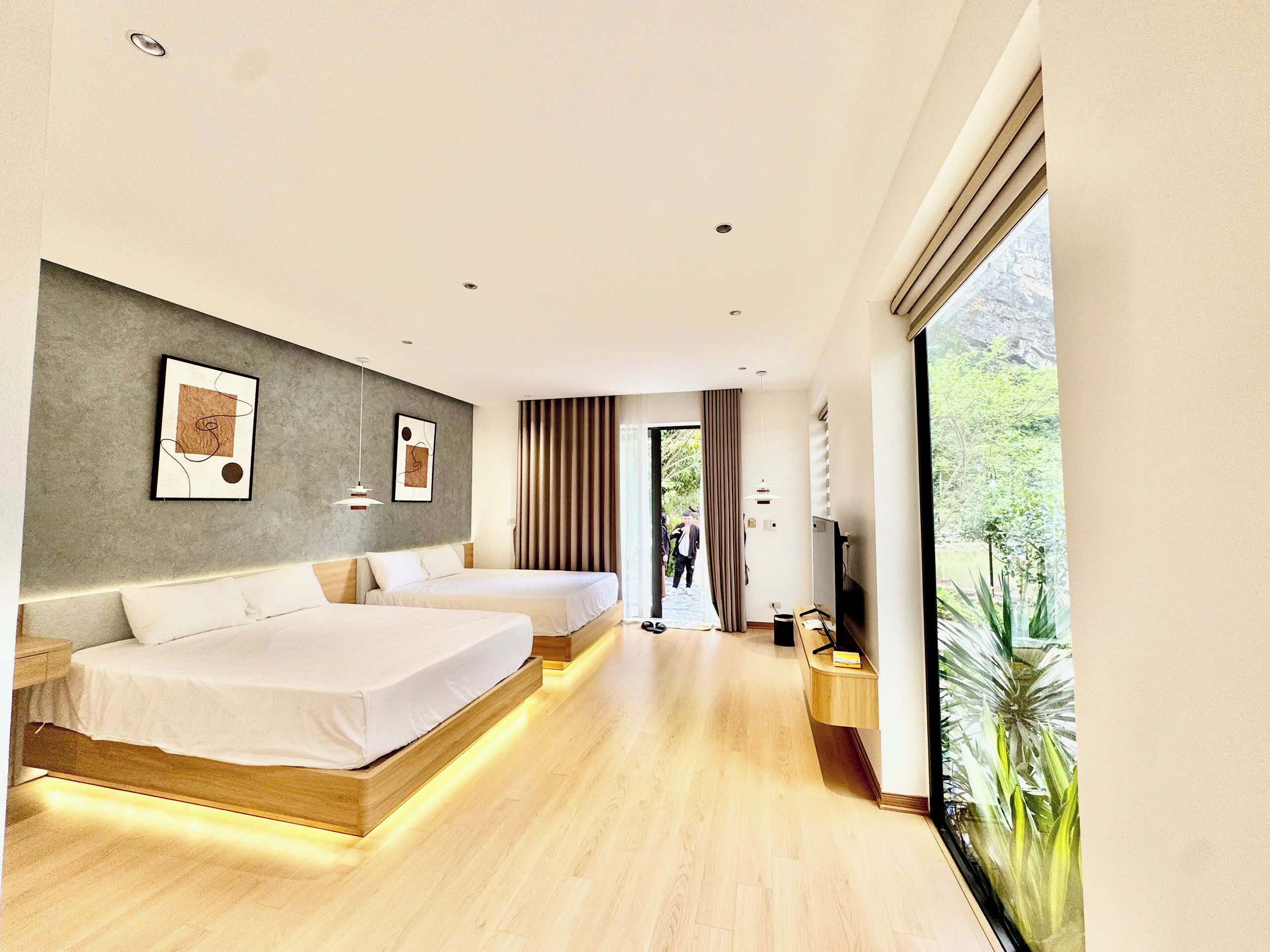 Familienzimmer, Seeblick | Schreibtisch, laptopgeeigneter Arbeitsplatz, kostenloses WLAN