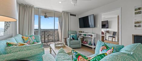 TV connectée, cheminée, table de tennis de table