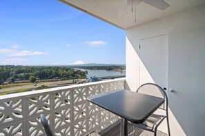 Property grounds - Lake Hamilton Condo w/ Private Balcony, Water Views & Resort-style Amenities (Hot Springs)