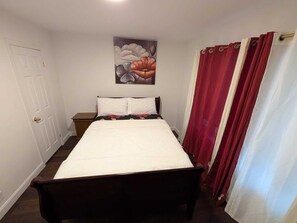 3 bedrooms, iron/ironing board, WiFi, bed sheets