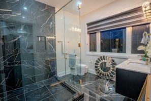 Towels, toilet paper - Perfect Group Getaway Large House with Style (Bolton)