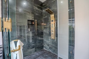 Towels, toilet paper - Perfect Group Getaway Large House with Style (Bolton)