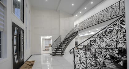 Perfect Group Getaway Large House with Style