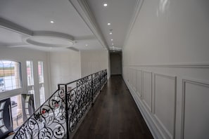 Interior - Perfect Group Getaway Large House with Style (Bolton)