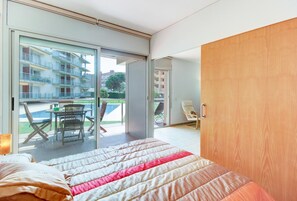 2 bedrooms, iron/ironing board - Cozy Ground-Floor Apartment, Pool & Parking (Roses)