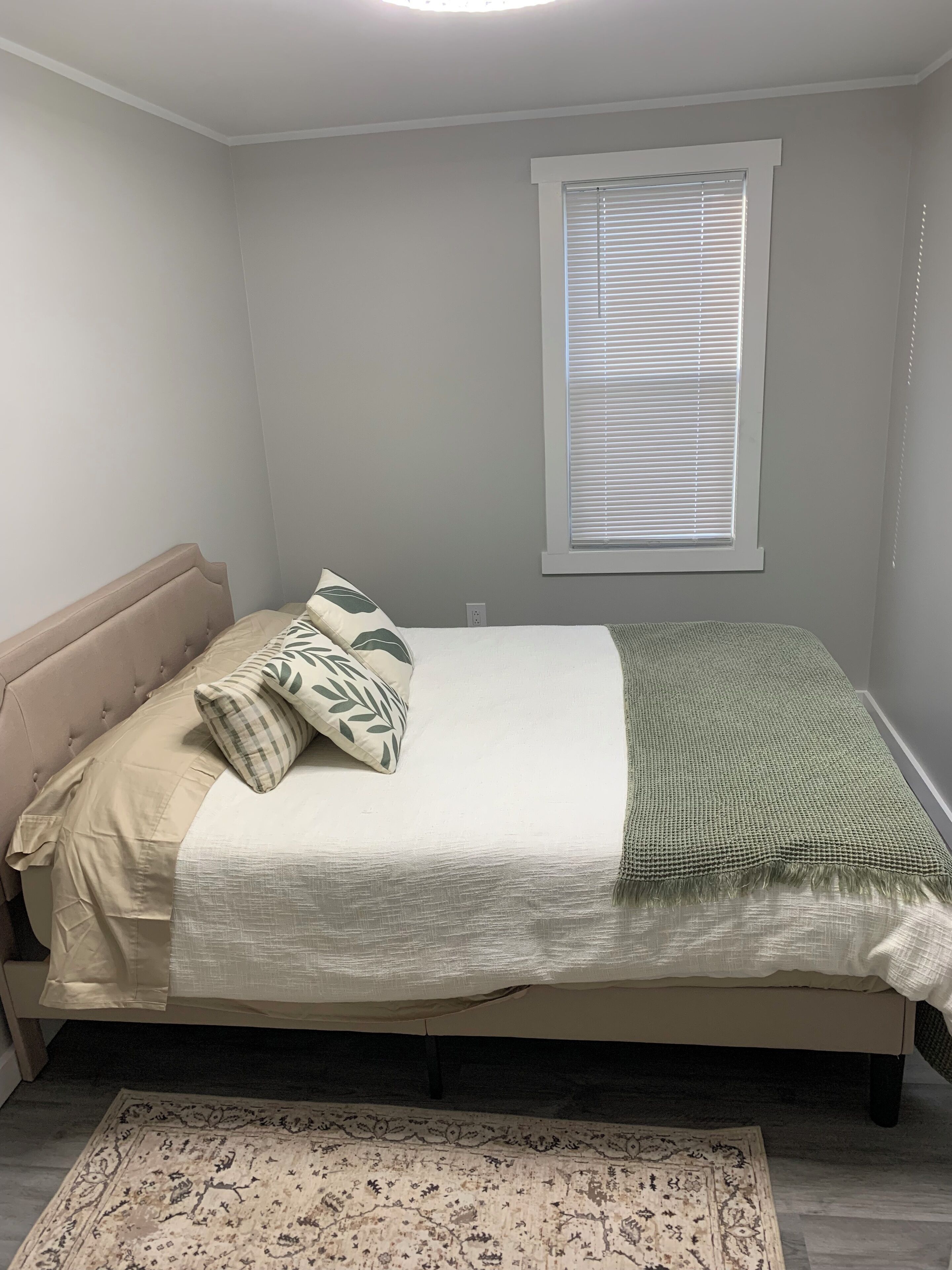 3 室のベッドルーム、アイロン / アイロン台、WiFi (無料)、ベッドシーツ