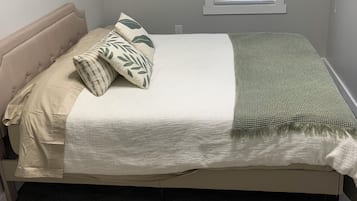 3 عدّة غرف نوم ومكواة/لوح كي وواي فاي مجانًا وملاءات أسرّة