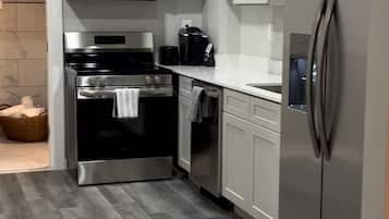 ميكروويف، فرن، موقد طهي مسطح، غسالة أطباق