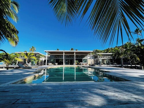 Fiji Private Island Retreat - Oceanfront Pool - Sleeps 12
