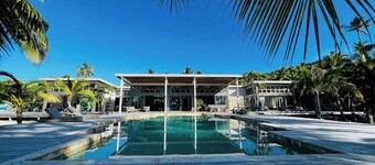 Fiji Private Island Retreat - Oceanfront Pool - Sleeps 12
