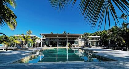 Fiji Private Island Retreat - Oceanfront Pool - Sleeps 12