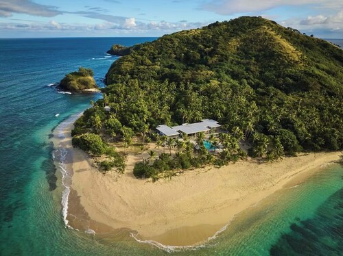 Private Fiji Island • Oceanfront Pool • Sleeps 12