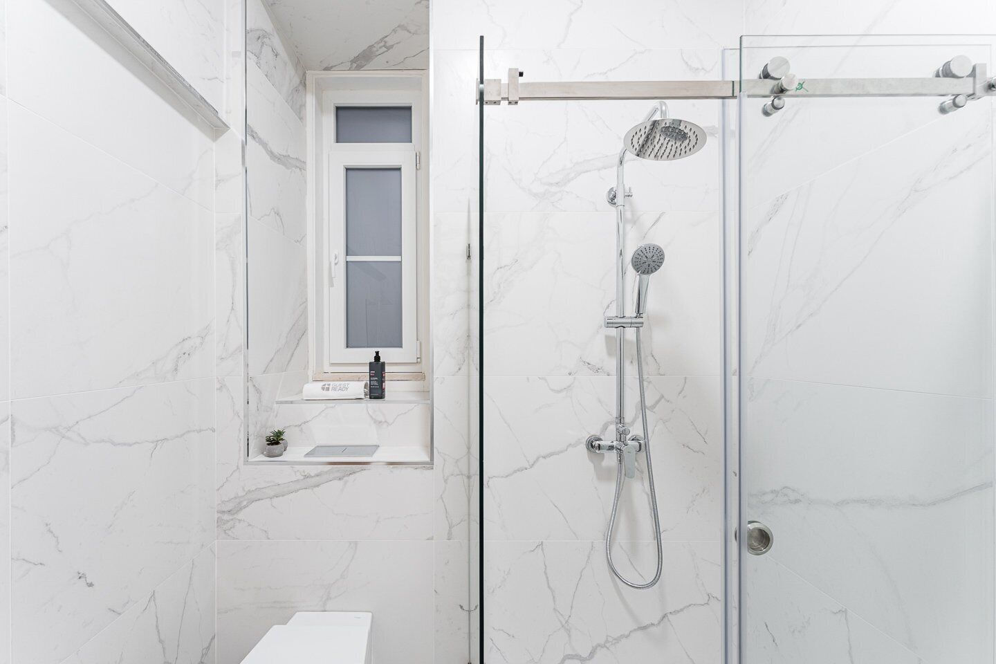 Apartment (Standard Family Room) | Bathroom