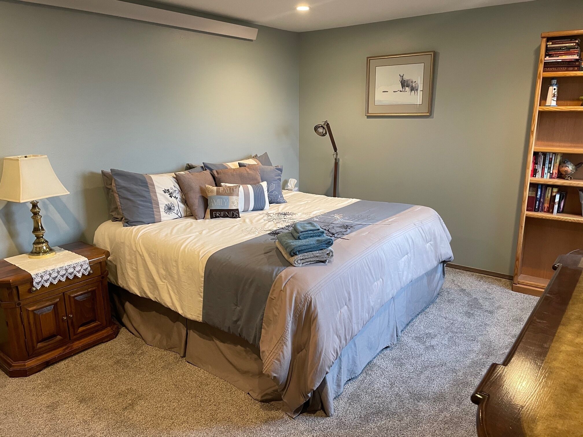 4 habitaciones, tabla de planchar con plancha, wifi y ropa de cama 