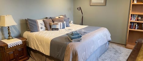 4 habitaciones, tabla de planchar con plancha, wifi y ropa de cama