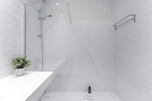 Con arredamento individuale, insonorizzazione, ferro/asse da stiro