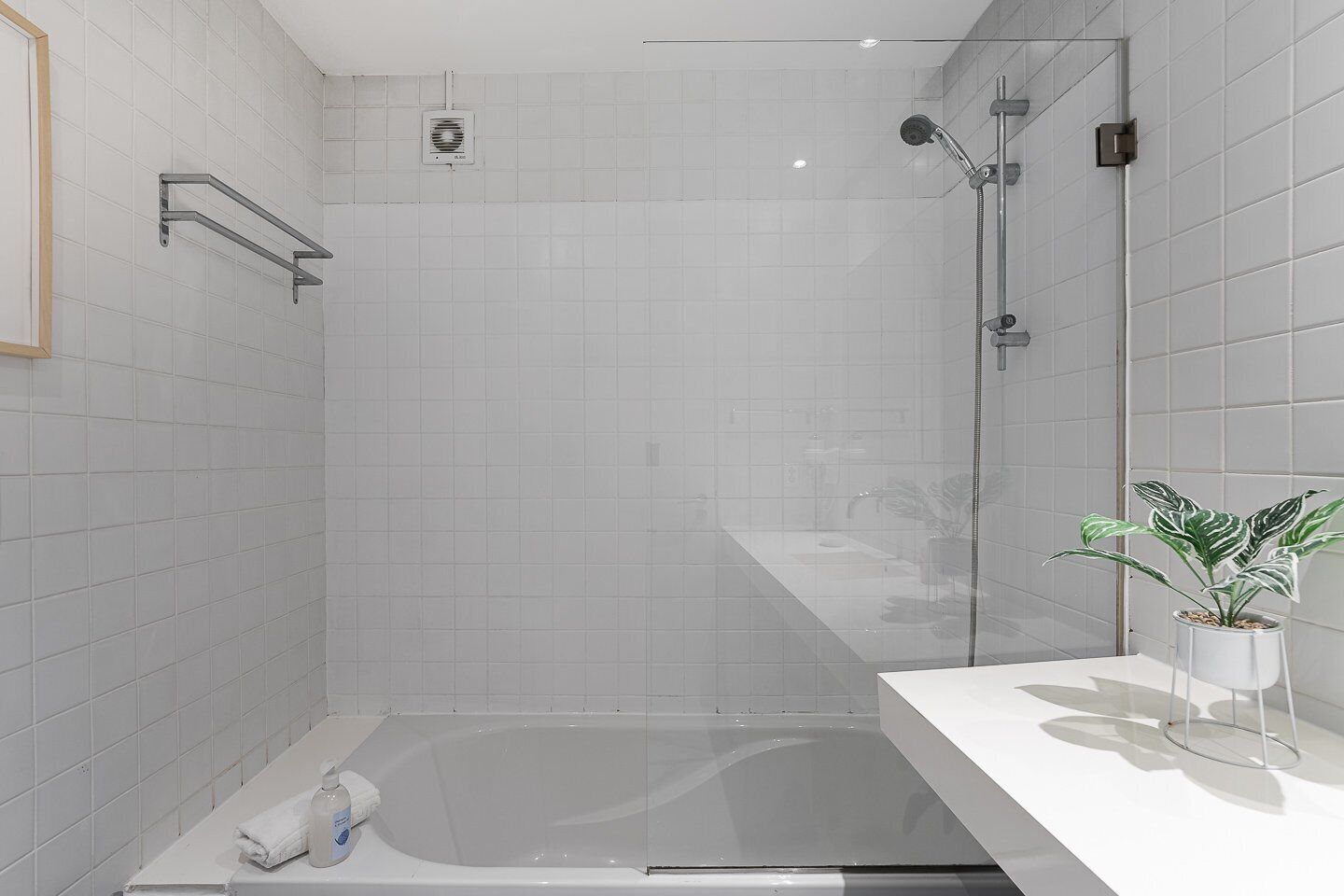 Studio (Studio with Balcony) | Badezimmer