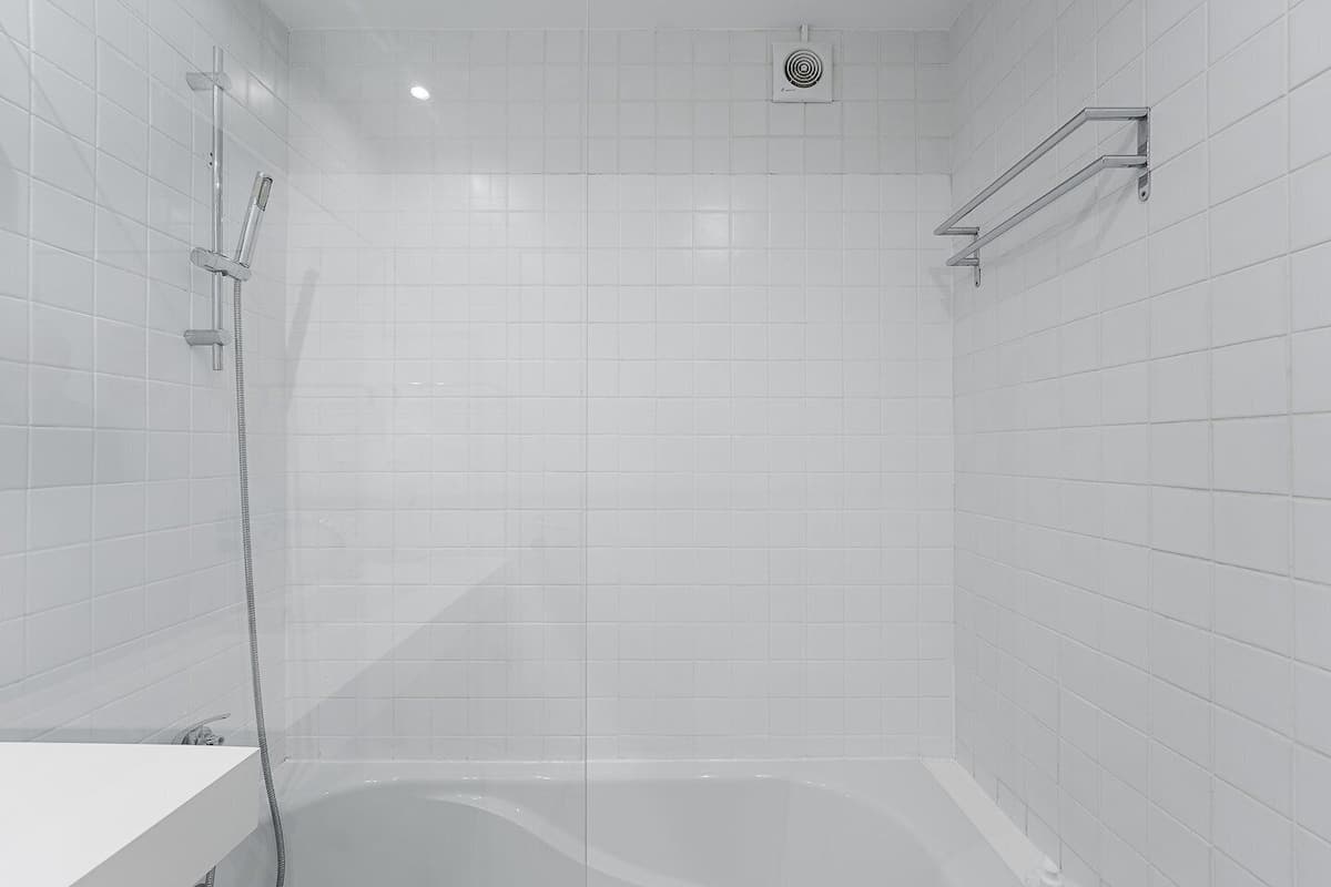 公寓 (One-Bedroom Apartment)