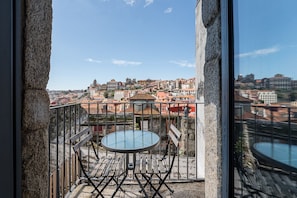 Estúdio (Studio with Balcony) | Fachada