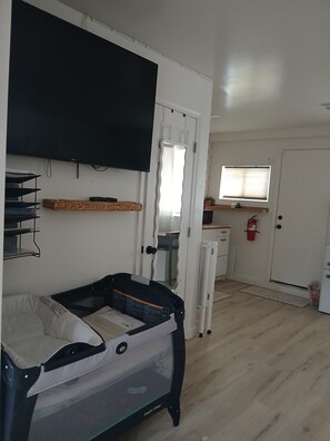 Interior - Perfect studio: solo, couple or family + kids. Complementary breakfast & snacks (El Cajon)