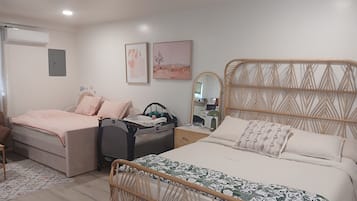 1 bedroom, travel cot, free WiFi, bed sheets