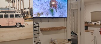 Perfect studio: solo, couple or family+kids.
Sleeps 4 adults comfortably + crib