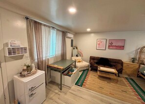 Interior - Perfect studio: solo, couple or family + kids. Complementary breakfast & snacks (El Cajon)