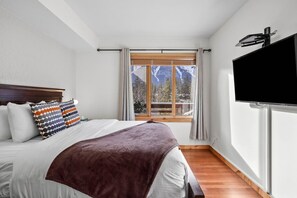 2 slaapkamers, een bureau, een strijkplank/strijkijzer, gratis wifi
