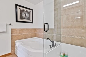 Hair dryer, towels, soap, shampoo - Mountain Views Lux 2BR Condo in Canmore w/ Hot Tub (Canmore)