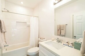 Shower, hair dryer, towels, shampoo - Central, Stylish & Sunny 1BR | Mins to Everywhere! (San Diego)