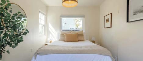 1 habitación, tabla de planchar con plancha, cuna de viaje y wifi