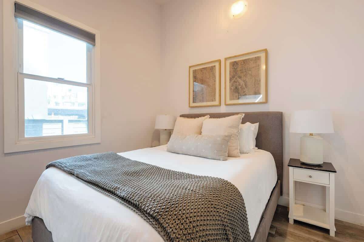 2 makuuhuonetta, silitysrauta/-lauta, vauvan matkasänky, Wi-Fi