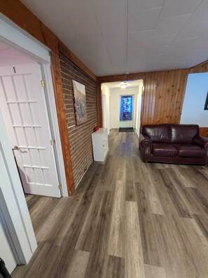 Interior - 1-3780 4-bedroom apartment with queen-size bed each | all included (Trois-Rivières)