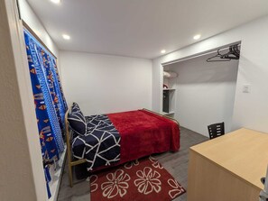 4 chambres, fer et planche à repasser, Wi-Fi, literie fournie