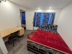 4 bedrooms, iron/ironing board, WiFi, bed sheets - 1-3780 4-bedroom apartment with queen-size bed each | all included (Trois-Rivières)