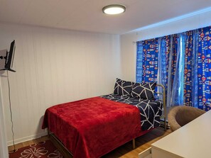 4 bedrooms, iron/ironing board, WiFi, bed sheets - 1-3780 4-bedroom apartment with queen-size bed each | all included (Trois-Rivières)