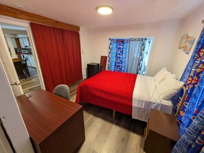 4 bedrooms, iron/ironing board, WiFi, bed sheets - 1-3780 4-bedroom apartment with queen-size bed each | all included (Trois-Rivières)