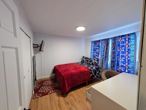 4 عدّة غرف نوم ومكواة/لوح كي وواي فاي وملاءات أسرّة