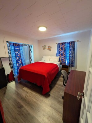 4 bedrooms, iron/ironing board, WiFi, bed sheets