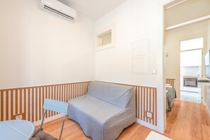 Studio (Standard Studio)